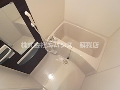 【浴室】 | リブリ・ル・シャドール | 浴室の鏡も広いタイプとなります。