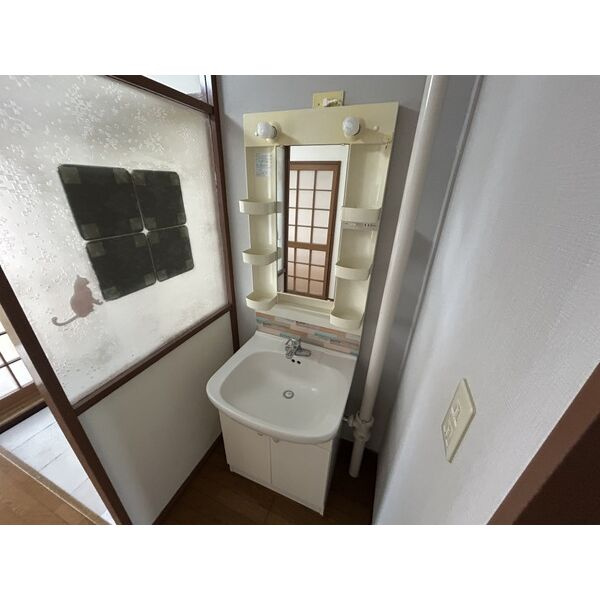 青山台住宅の独立洗面台