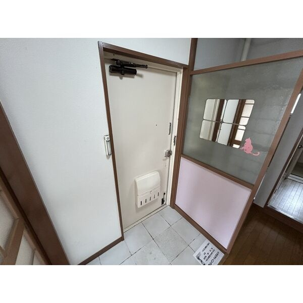 青山台住宅の玄関