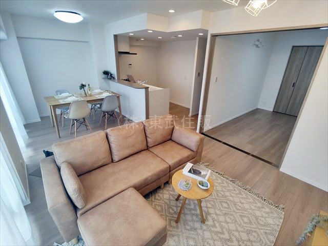 【居間・リビング】 | エクセルふじみ野 | ご家族が集まるリビングは14.8帖の広さです