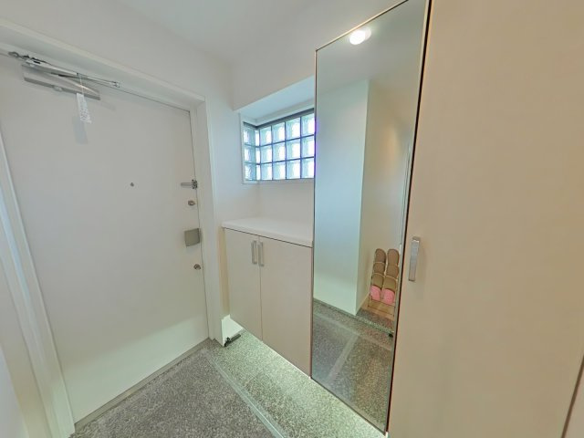 アルファステイツ岡山上中野のその他|玄関横にはお出かけの際に便利な姿見と、シューズクローゼットが備わっています♪