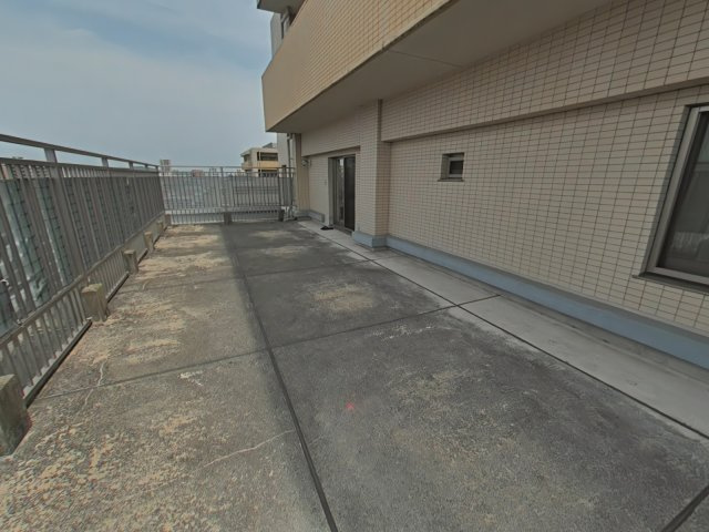 アルファステイツ岡山上中野のその他|開放感のあるルーフバルコニーです。