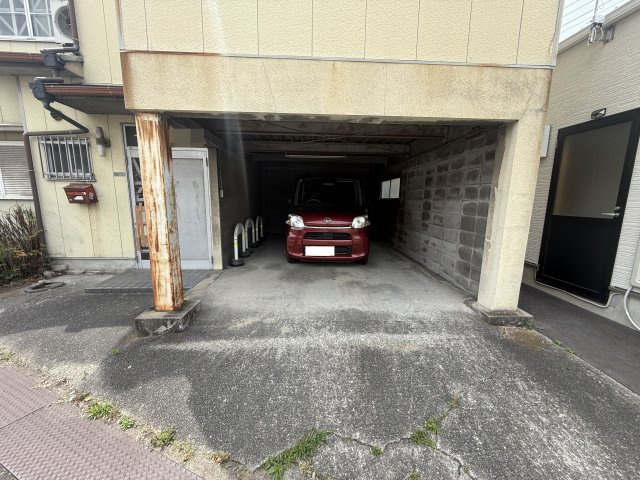 貝塚市脇浜1丁目　店舗の駐車場|駐車1台可！(※車種により高さ幅奥行制限有り)
