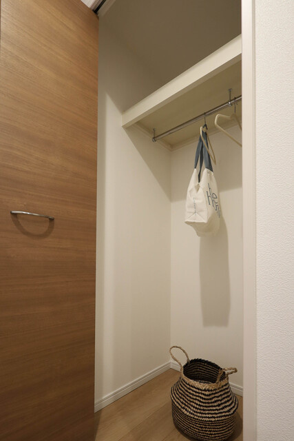 アウルステージ西市のランドリースペース|洗濯ものを隠せるランドリースペース付き。