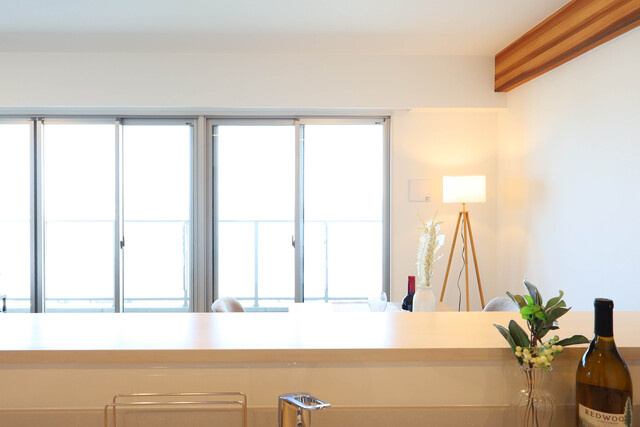 アウルステージ西市のキッチン|会話の弾む、人気の対面式キッチン。団らんの空間が広がります。