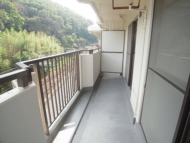 ロイヤルコート山の街のバルコニー|バルコニー日当たり良好、洗濯物沢山干せます