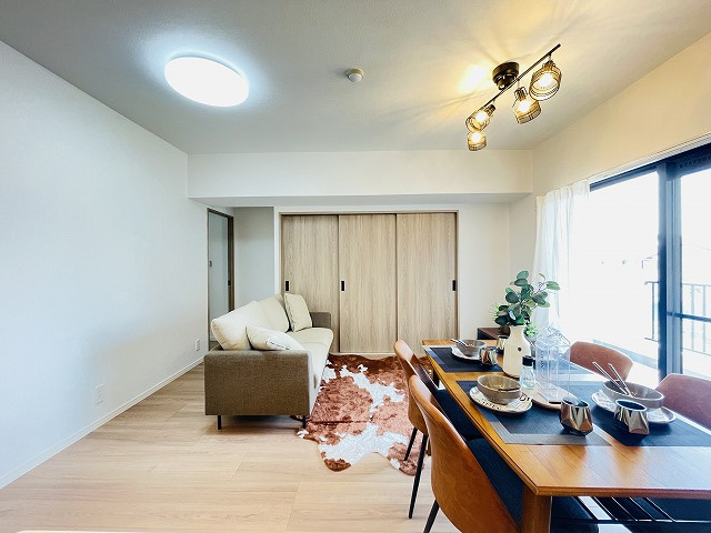 【居間・リビング】 | ベルヴィ香椎壱番館