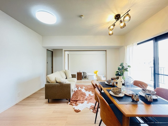 【居間・リビング】 | ベルヴィ香椎壱番館 | 東向きリビングは朝から日当たり良好です♪