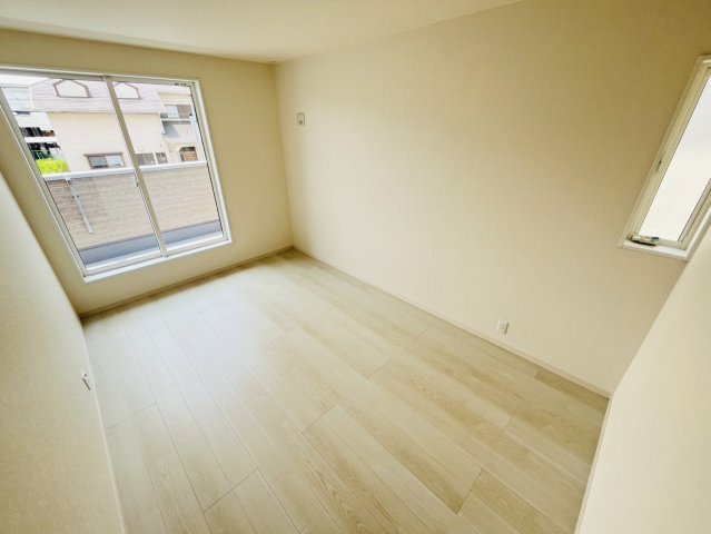 知多市にしの台4丁目15-10、15-11『仲介手数料無料』新築戸建ての洋室