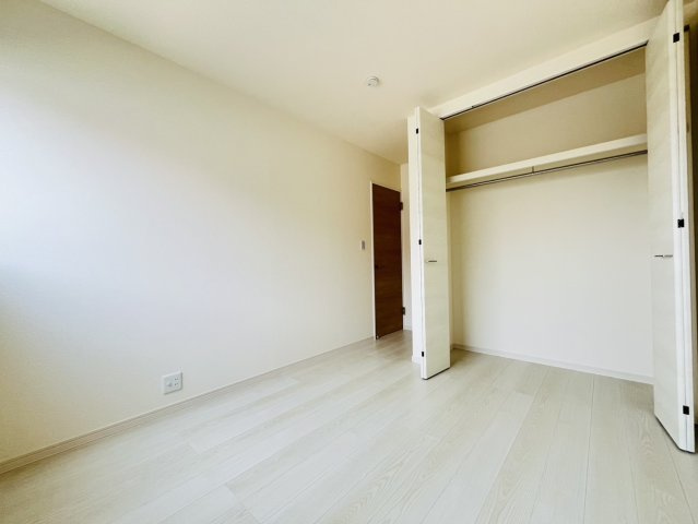 知多市にしの台4丁目15-10、15-11『仲介手数料無料』新築戸建ての洋室