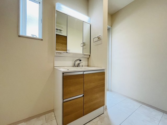 知多市にしの台4丁目15-10、15-11『仲介手数料無料』新築戸建ての独立洗面台