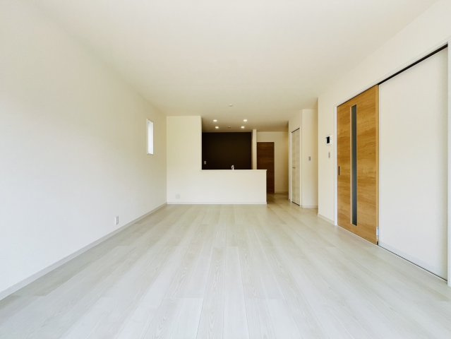 知多市にしの台4丁目15-10、15-11『仲介手数料無料』新築戸建ての居間・リビング