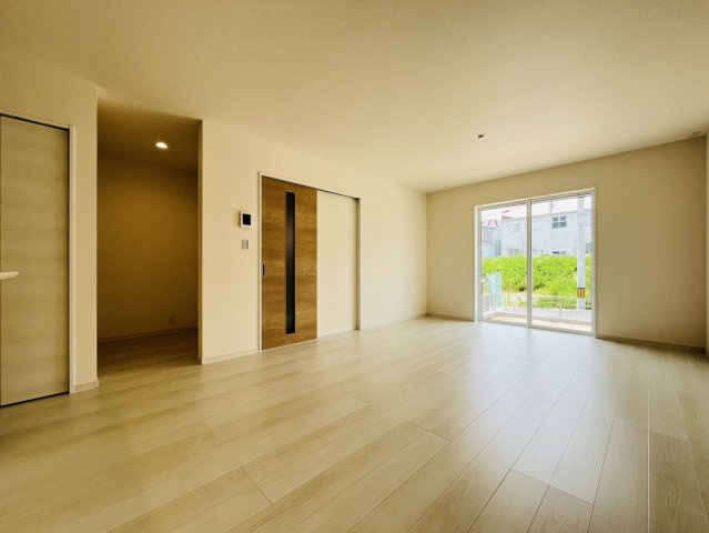 知多市にしの台4丁目15-10、15-11『仲介手数料無料』新築戸建ての居間・リビング