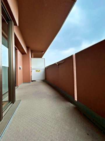 ランフォルセ枚方パークガーデンのバルコニー|広々バルコニーで洗濯物もたっぷり干せます！