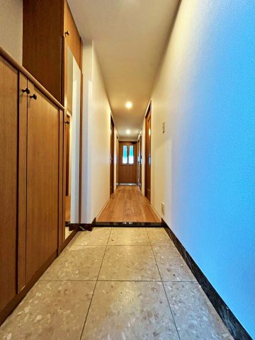 ランフォルセ枚方パークガーデンの玄関|シューズボックス付きで玄関もすっきり片付きます！