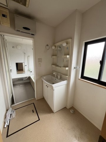 泉南郡熊取町つばさが丘2丁目戸建の洗面所