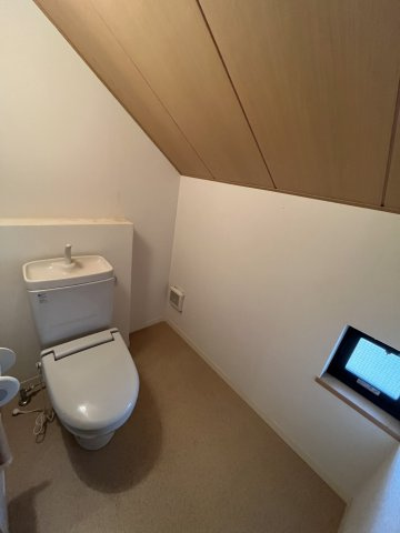 泉南郡熊取町つばさが丘2丁目戸建のトイレ|２階トイレ