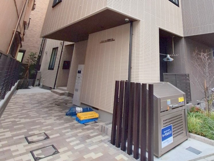 フレシール弐番館千住のエントランス