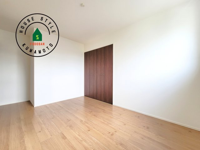 菊池市西寺第3-2棟（2号棟）　の内観：施工例|穏やかな光が差し込む室内には、穏やかな時間が流れます。