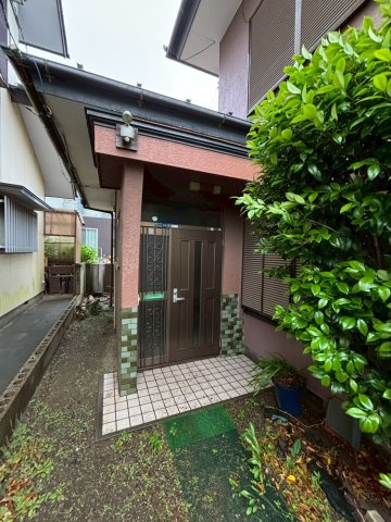 神栖市知手中央6丁目　中古戸建の玄関