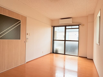 【居間・リビング】 | パールハイツ | こちらの居間で趣味の時間をお楽しみください