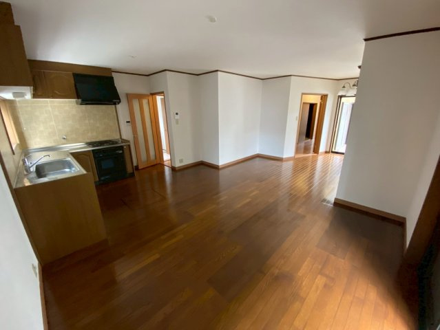 三条南町戸建ての居間・リビング