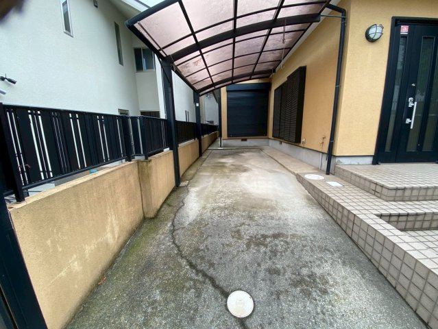 三条南町戸建ての駐車場