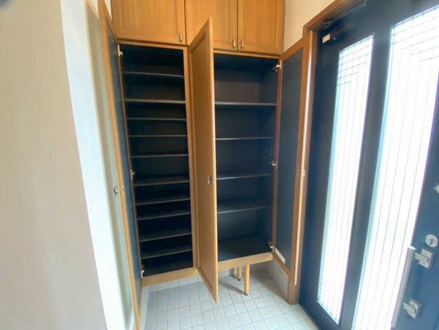 三条南町戸建ての収納