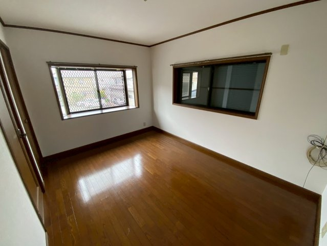 三条南町戸建ての居間・リビング