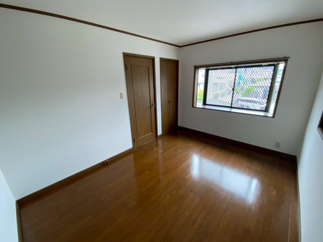 三条南町戸建ての居間・リビング