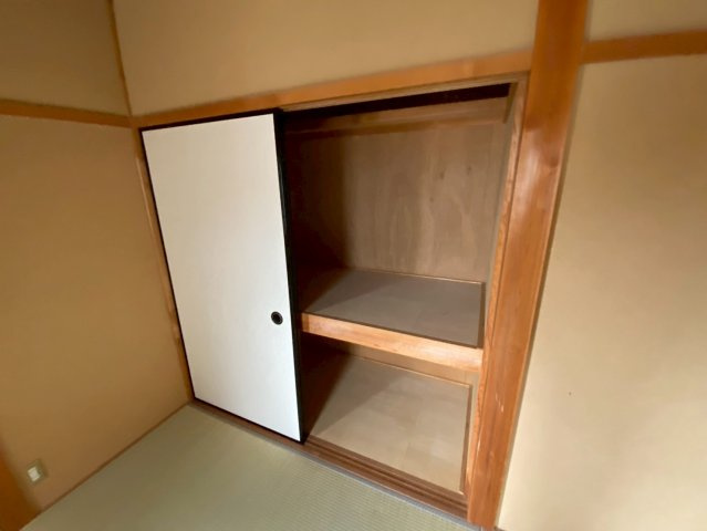 三条南町戸建ての収納