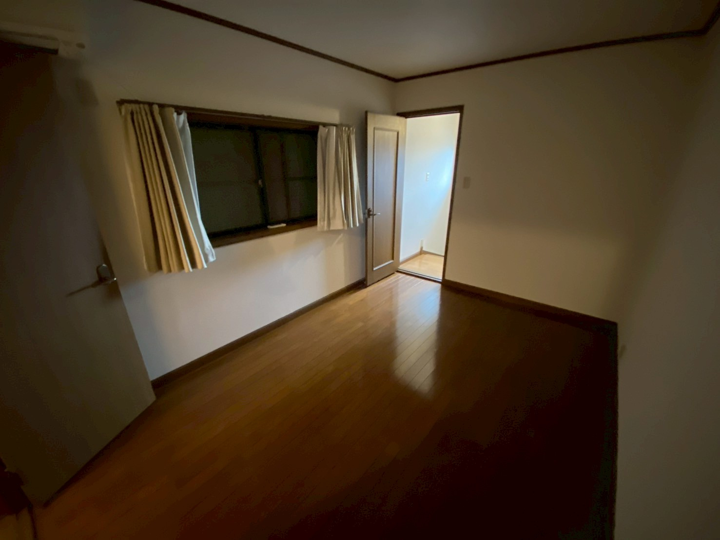 三条南町戸建ての居間・リビング