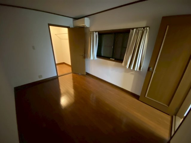 三条南町戸建ての居間・リビング