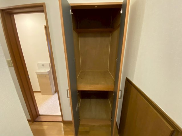 三条南町戸建ての玄関