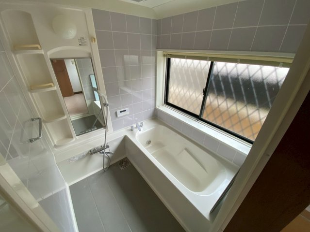 三条南町戸建ての浴室