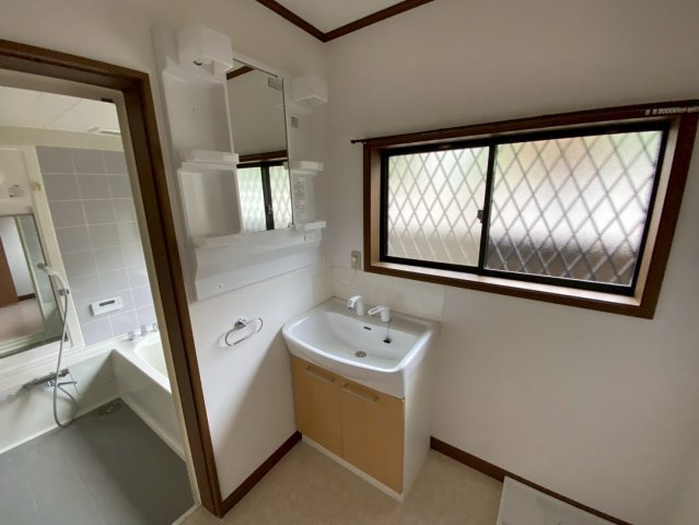 三条南町戸建ての洗面所