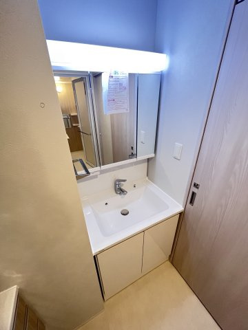 大阪市城東区関目３丁目の賃貸マンションの洗面所
