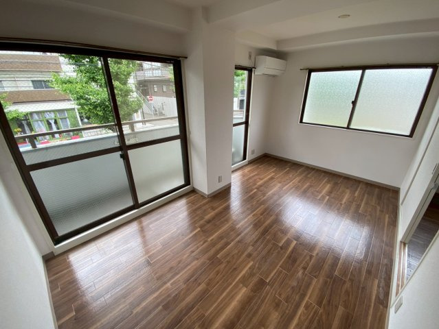 アムール芦屋の居間・リビング