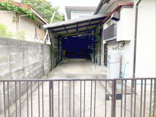 糟屋郡須恵町大字須恵壱番田　土地の外観|カーポート付きの駐車場です！