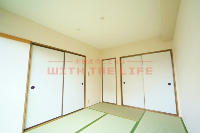 グランドール国分【キャッシュバック対象物件】の和室|和室ならではの温かな和の空間で寛ぎの時間を過ごせます