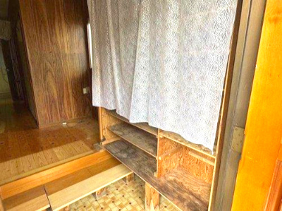 萩生　中古戸建の玄関|靴入れがあり家族分の靴が収納できます