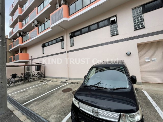 ボヌールリーブ・Tの駐車場|車をお持ちの方に嬉しい駐車場付きの物件です