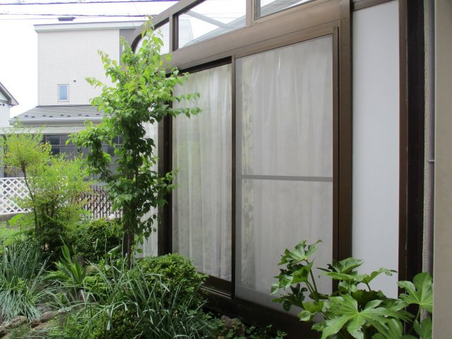 諏訪市大字中洲　中古住宅の庭|南側のリビングにつながるテラス