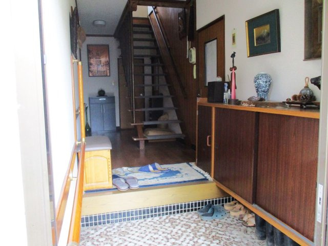 諏訪市大字中洲　中古住宅の玄関|内玄関