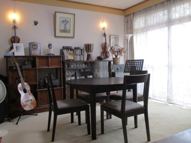 諏訪市大字中洲　中古住宅の居間・リビング