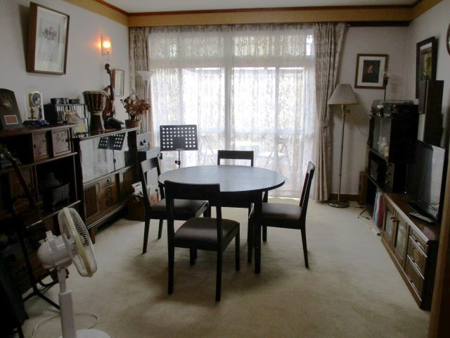 諏訪市大字中洲　中古住宅の居間・リビング