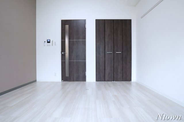 【居間・リビング】 | ボーデュキャナル幅下 | こちらの居間で趣味の時間をお楽しみください
