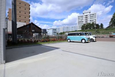【駐車場】 | ボーデュキャナル幅下 | 駐車場があるので、車を買う予定の方も安心です