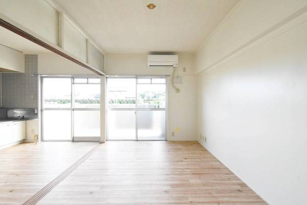 ビレッジハウス上妻2号棟の居間・リビング|ビレッジハウスの同一物件・同一タイプの間取りの写真です