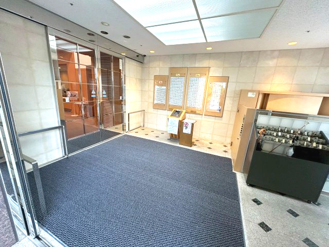 RICイーストコート11番街3番館のエントランス|防犯もしっかりしています。